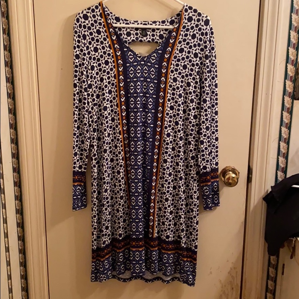 VERSONA dress, cut out on back